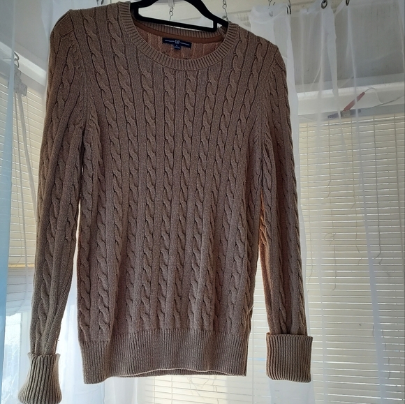 Tan Gap Sweater size Large - Picture 1 of 5
